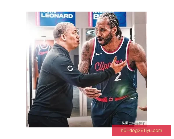 快船拒湖人26分逆转小卡复出