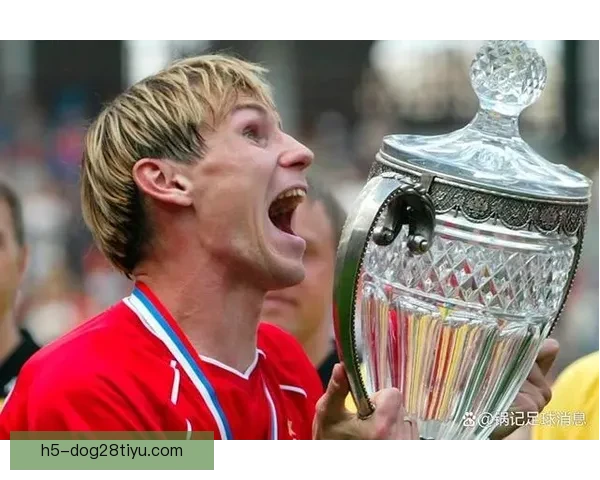 瓦诺利面露艰辛动情致敬拉涅利 瓦诺利面露艰辛动情致敬拉涅利